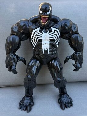 Disney Store Exclusive Marvel Talking Venom 15" Action Figure XL